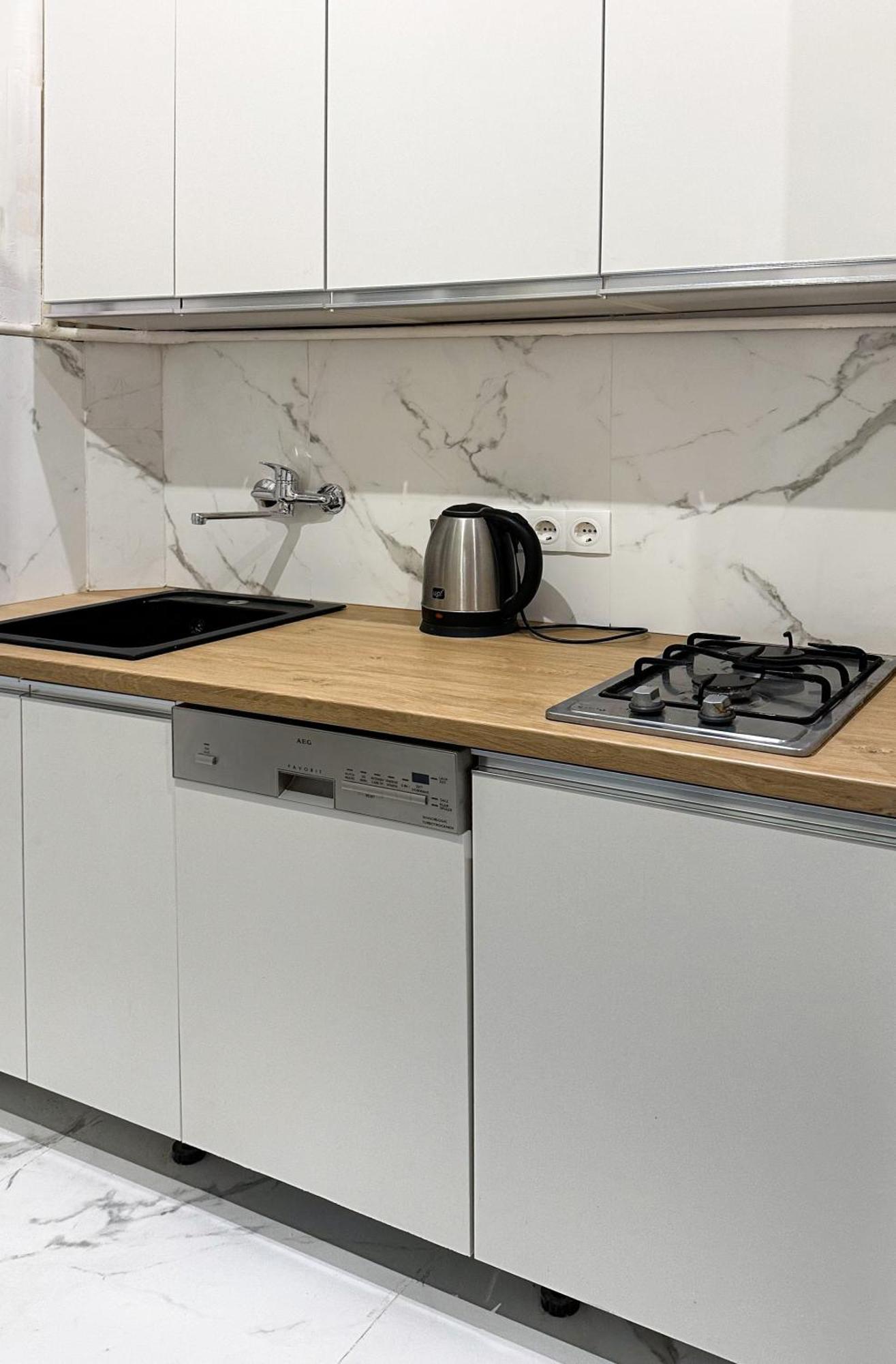 Teodora Square Apartments Площа Святого Теодора リヴィウ エクステリア 写真