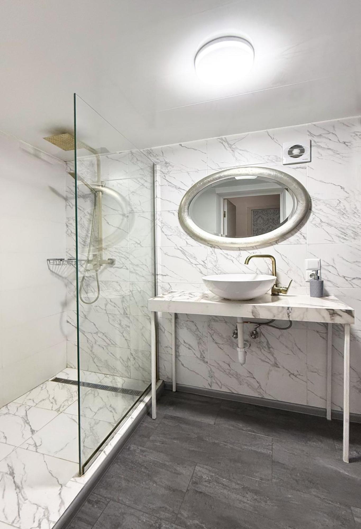 Teodora Square Apartments Площа Святого Теодора リヴィウ エクステリア 写真